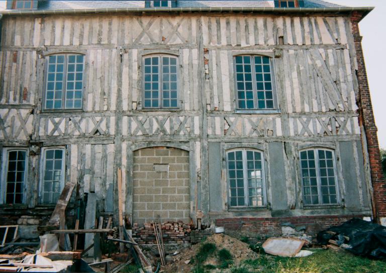Mur gouttereau nord, état avant restauration, vers 1996. (Collection particulière).