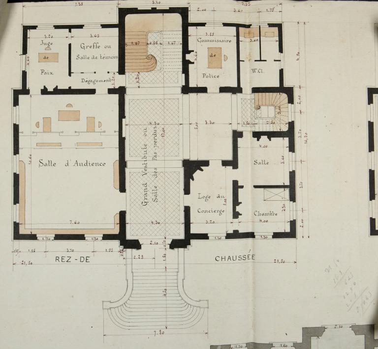 Projet d'hôtel de ville, Plan du rez-de-chaussée.- Plan, coupe, élévation, par F. Dauphiné architecte, encre et aquarelle sur carton, 23 juin 1879. (AD Eure, 5O6 / 608).