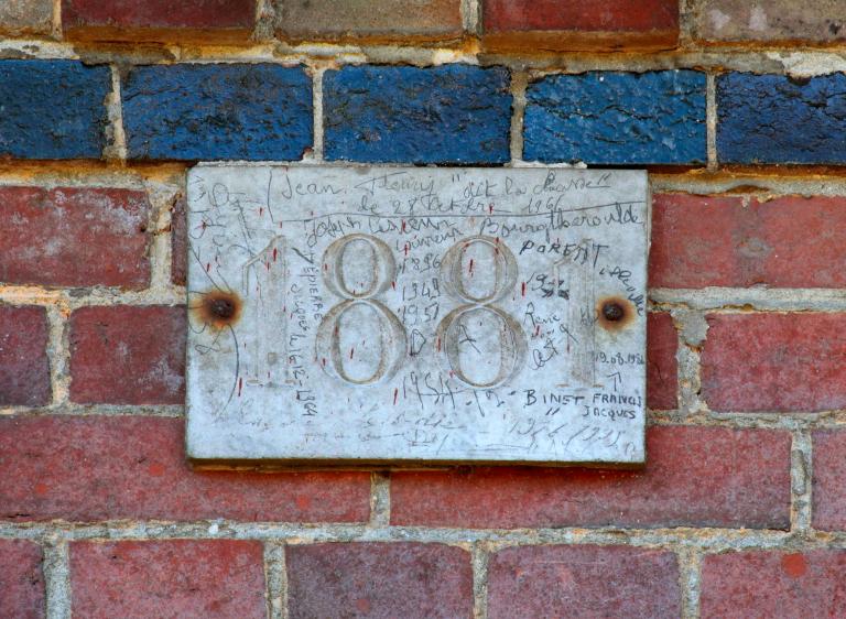Grange, détail de la date. 