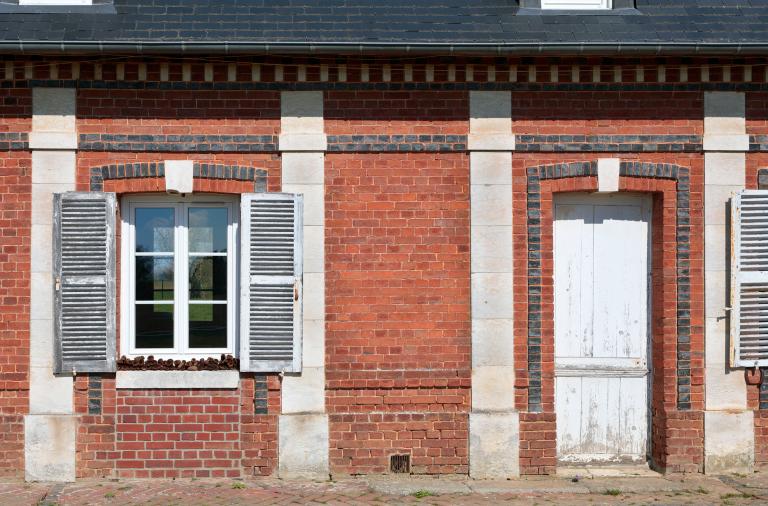 Logis, façade sud, détail des maçonneries. 