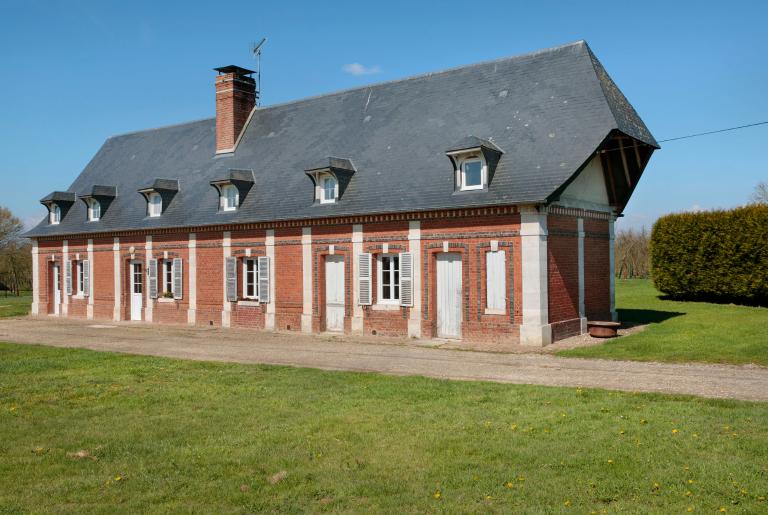 Logis, angle sud-est. 