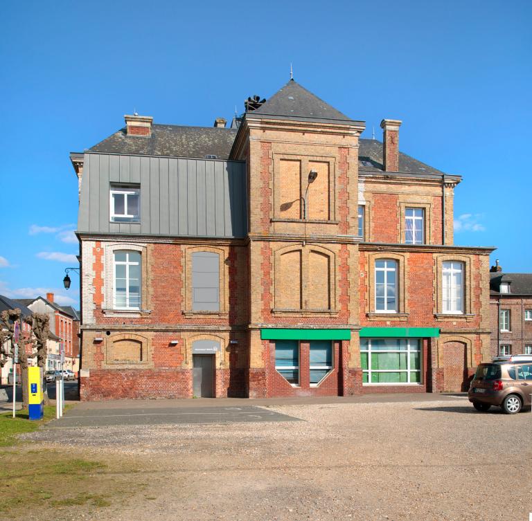Façade postérieure, vue depuis l'ouest.