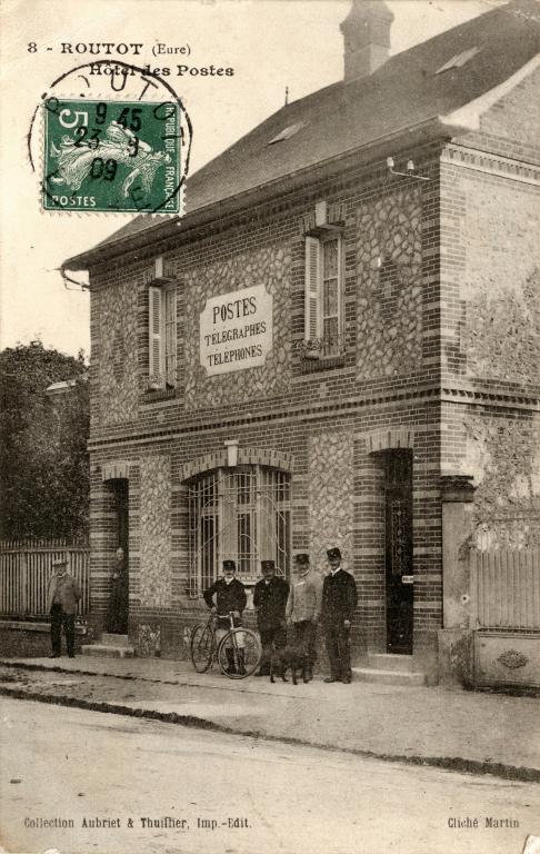 8. ROUTOT (Eure) Hôtel des Postes.- Carte postale [vers 1905], cliché Martin, Collection Aubriet et Thuillier, Imprimeur-éditeur. (Collection mairie de Routot).