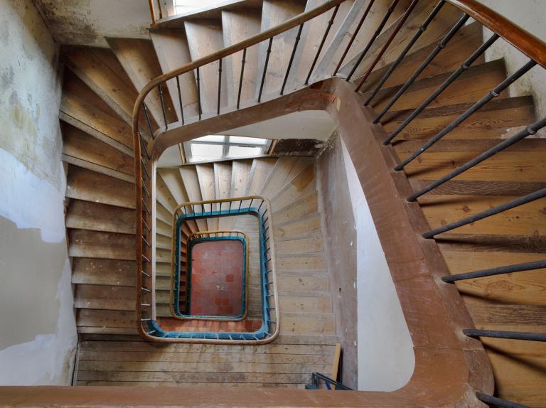Escalier de distribution des trois niveaux, détail.