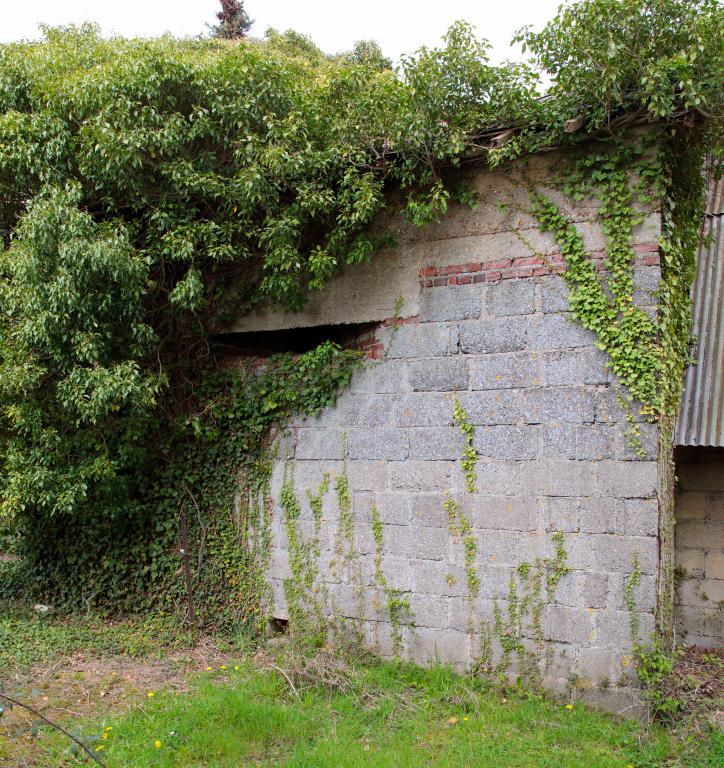 Bâtiment 1, détail de l'embrasure donnant sur la troisième pièce.