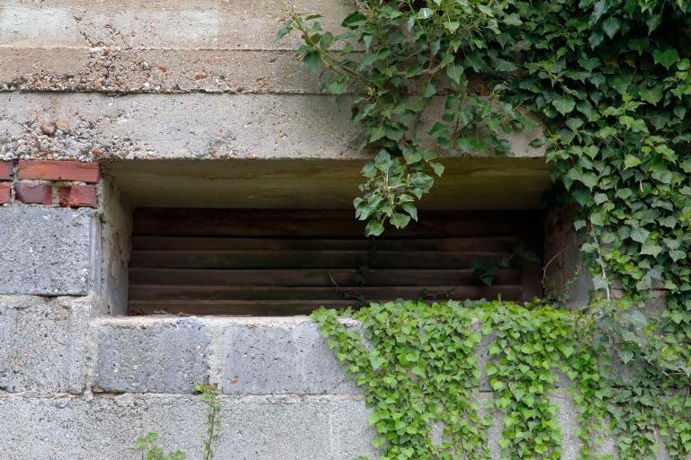 Bâtiment 1, détail d'une baie.