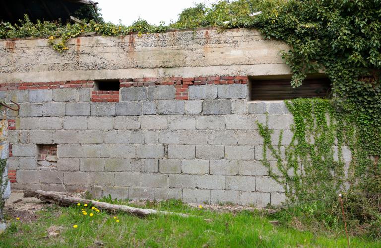 Bâtiment 1, détail des percements sur le mur sud.