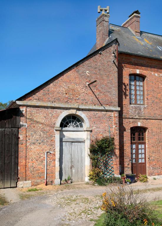 Vestige de chapelle accolée au logis. 
