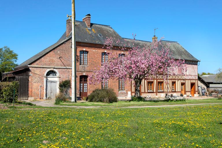 Logis, angle sud-ouest. 