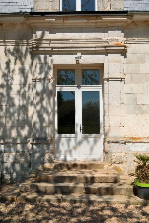 Maison de maître, détail de l'entrée, façade sud.