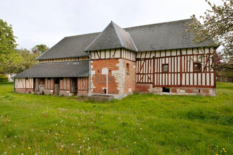 Façade arrière, côté ouest. 
