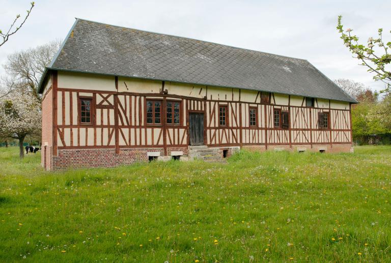 Façade principale, côté est. 