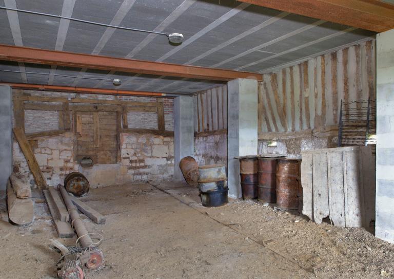 Intérieur, vue du sous-sol. 