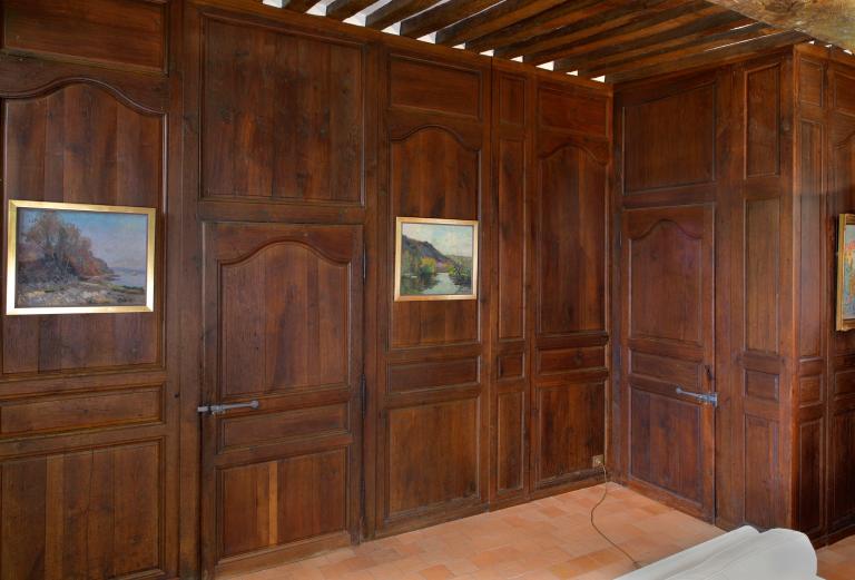 Grand salon est, détail des lambris de hauteur.