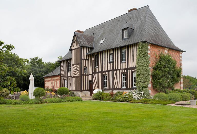 Manoir, angle nord-ouest. 