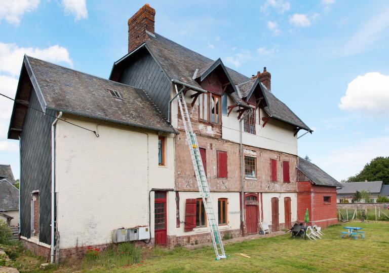 Maison, angle sud-ouest. 