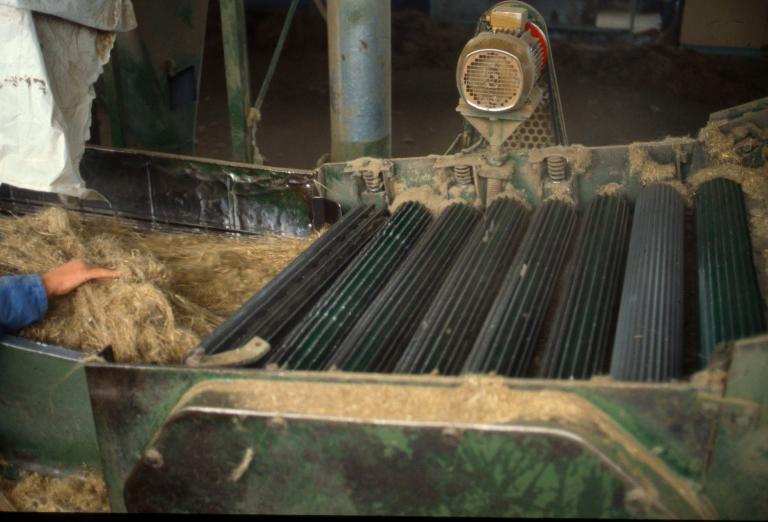 Ecangage permettant de séparer la fillase (fibres longues) de l'étoupe (fibres courtes), récupération de l'étoupe (PNRBSN).