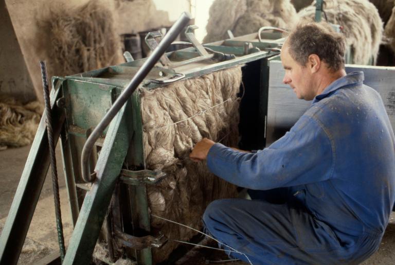 Pressage pour le conditinnement de la filasse en balles de 100 kg (PNRBSN).