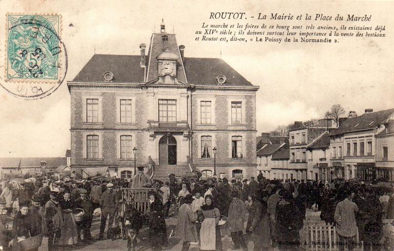 Routot.- La Mairie et la Place du Marché.- Carte postale, [vers 1900], photographie A,B & C Nancy, collection A. Renard, éditeur, Pont-Audemer. (Collection particulière).