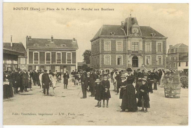 ROUTOT (Eure) - Place de la Mairie - Marché aux Bestiaux.- Carte postale [vers 1900], Edittion Heurefeux, imprimeur - L'H. Paris. (AD Eure, 8 FI).