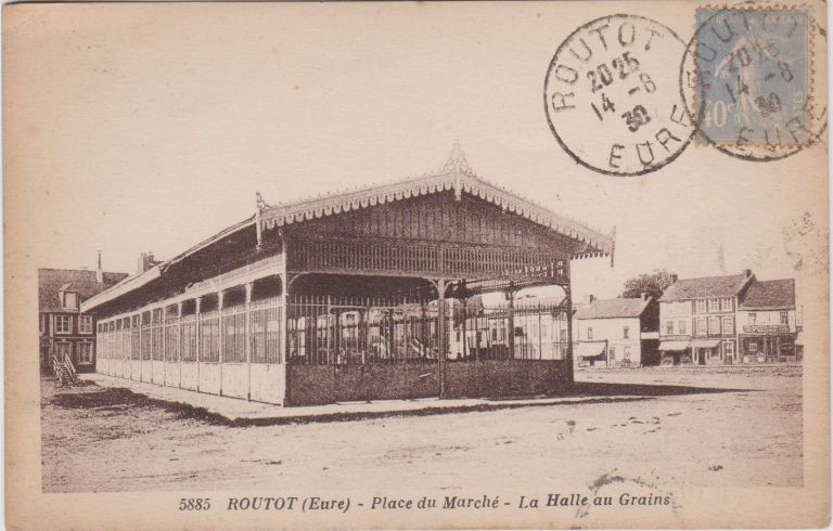 5885. ROUTOT (Eure) - Place du Marché - Halle aux grains.- Carte postale, [vers 1925], E. Mellet éditeur, Harfleur. (Collection particulière).