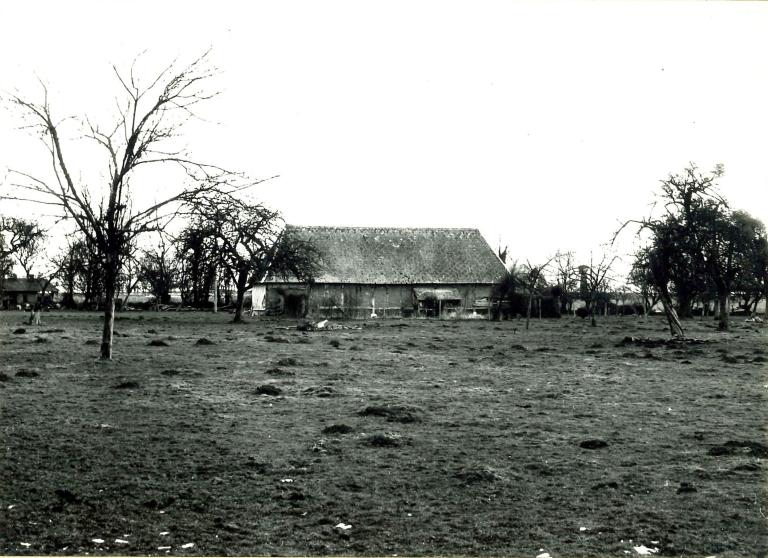 Grange (détruite, ZB48).- Photographie du Parc de Brotonne, 1971. 