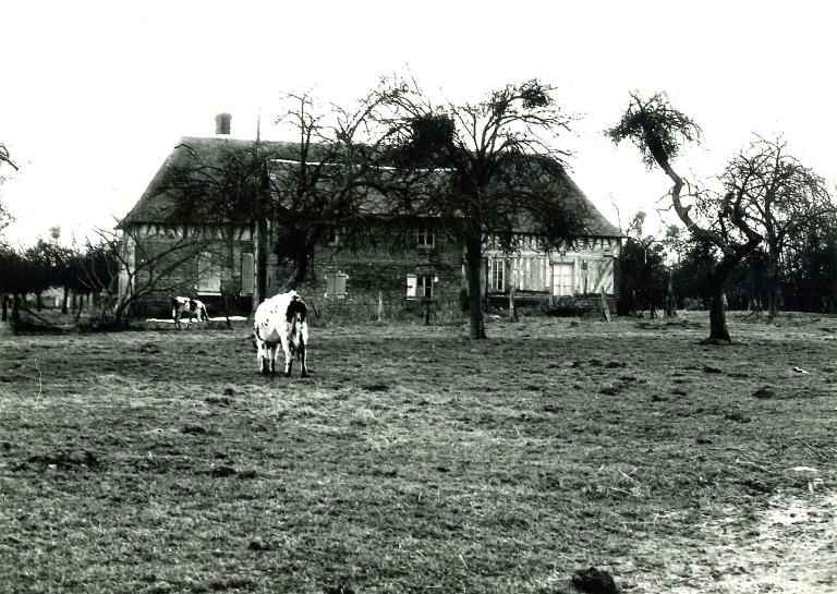 Maison.- Photographie du Parc de Brotonne, 1971. 