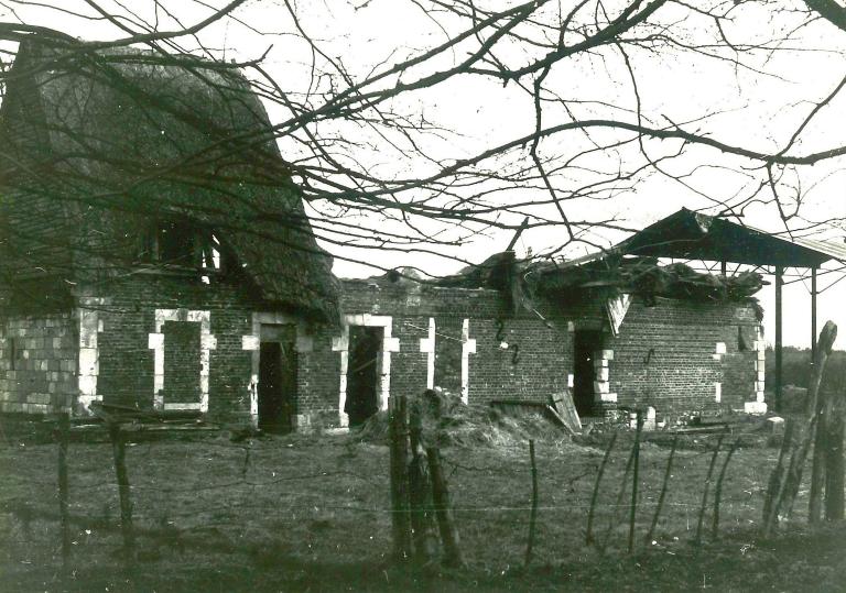 Ancienne maison de meunier (détruite, ZB3).- Photographie du Parc de Brotonne, 1971. 