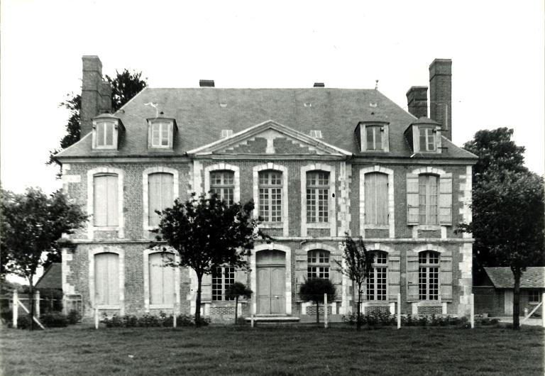 Façade principale.- Photographie ancienne, Parc de Brotonne, 1971. 