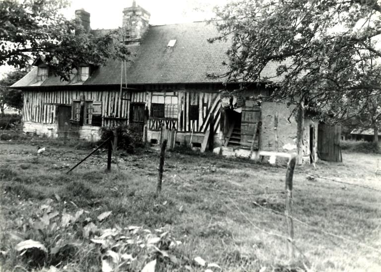 Logis, façade principale.- Photographie ancienne, Parc de Brotonne, 1971. 