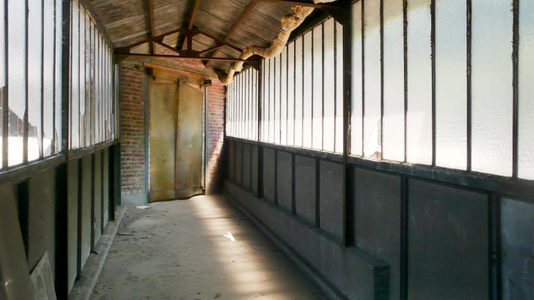 Vue intérieur du passage faisant liaison entre les ateliers.