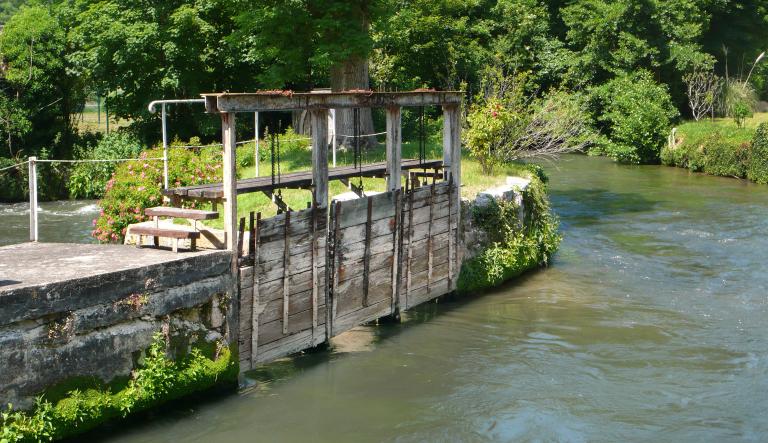 Vannes de décharge.