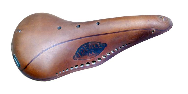 Selle Idéale produite dans les années 1960, vue de profil (Collection particulière).