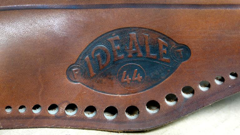 Selle Idéale produite dans les années 1960, détail de la marque (Collection particulière).