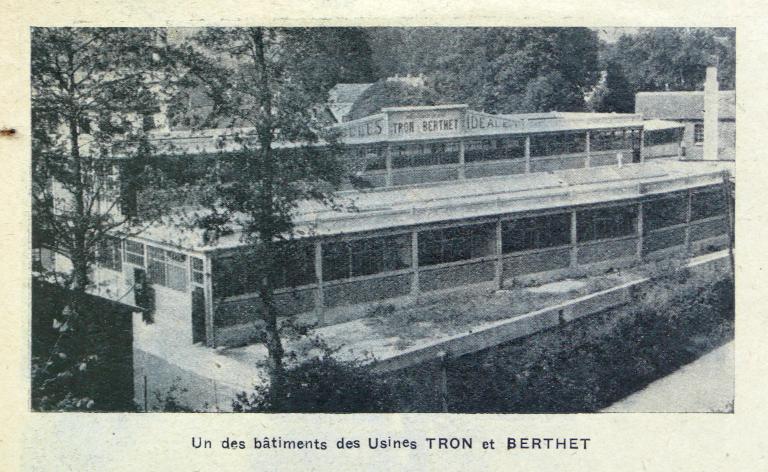 Un des bâtiments des usines Tron et Berthet.- Photographie, vers 1920 (Coll. part.).