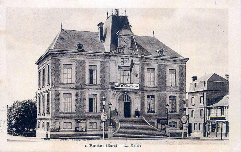 1. ROUTOT (Eure) _ La Marie.- Carte postale, [vers 1920], éditeur R. Bourdon, Tabac, Routot. (Collection particulière).