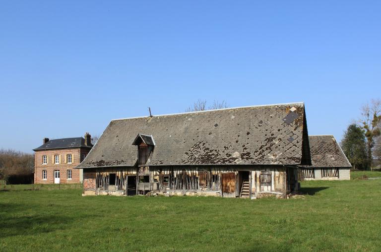 Vue d'ensemble du corps de ferme.- Route de Bouquetot. 