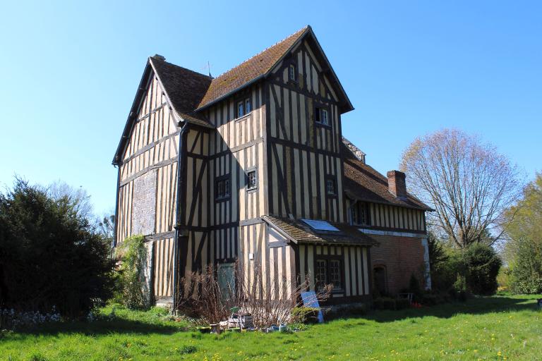 Logis, angle nord-est. 