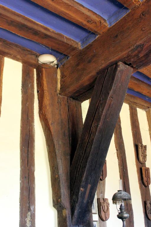 Rez-de-chaussée, détail d'un assemblage. 