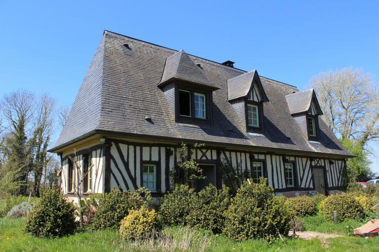 Anciennes écuries transformées en gîte. 