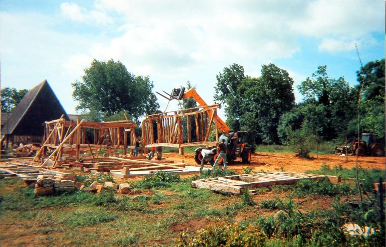 Écuries en cours de restauration.- Photographie ancienne, après 1993 (Collection particulière). 