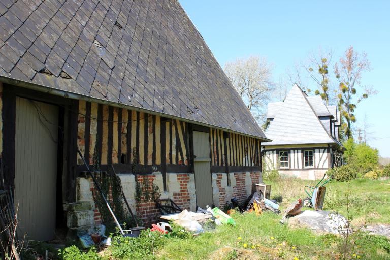 Grange et écurie, vue en enfilade. 