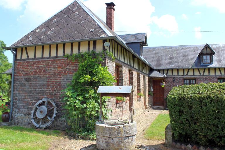 Maison de ferme, angle sud-ouest.- 1, rue des Janviers. 