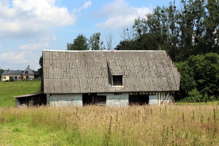 Petit bâtiment d'élevage associé à la maison. 