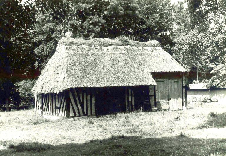 Remise ou bucher.- Photographie du Parc de Brotonne, 1971. 