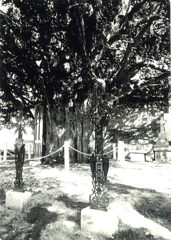 If est, chapelle Sainte-Anne.- Photographie du Parc de Brotonne, 1971. 