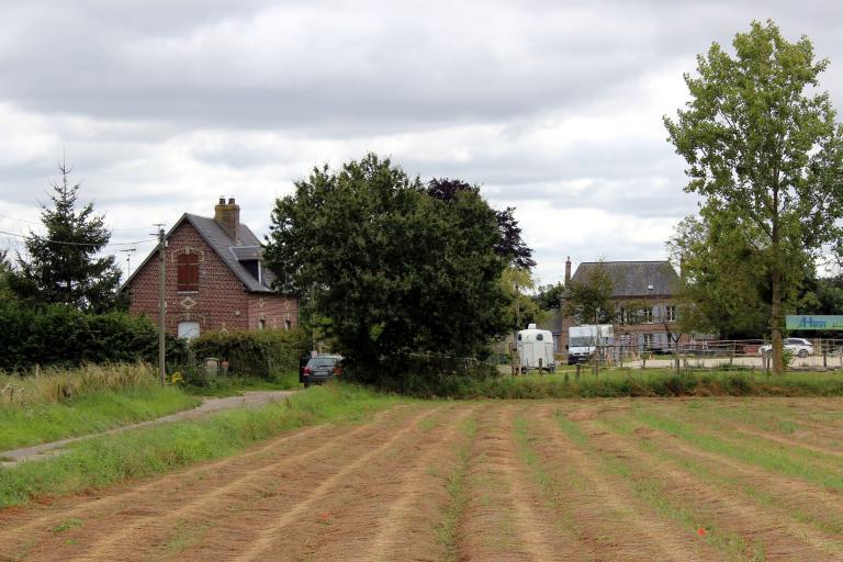 Ferme de la mare Patin, actuellement centre équestre.- Impasse de la mare Patin. 