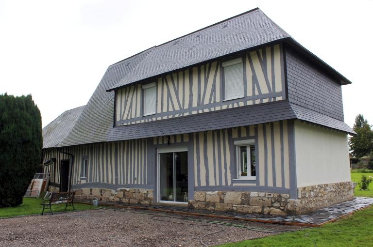 Ancienne maison de ferme, angle nord-ouest.- Rue de la mare Billon. 