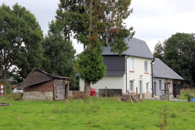 Ancienne maison de ferme, angle sud-ouest.- Rue de la mare Billon. 