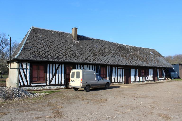 Ancienne maison de ferme puis bâtiment.- 18, rue de la forêt.